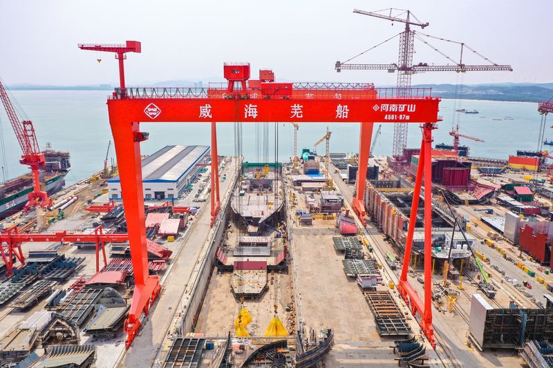 空中“钢铁侠”｜“矿源”智造450t超大跨度造船门机